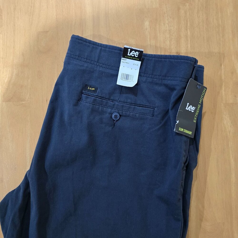 Lee Men's Extreme Motion Slim Straight Flat Front Chino Pants‎ Navy Sz 42x30 NWT